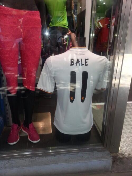  Tottenham fans wont like this: Bales #11 Real Madrid shirts being sold in Gibraltar [Pictures]