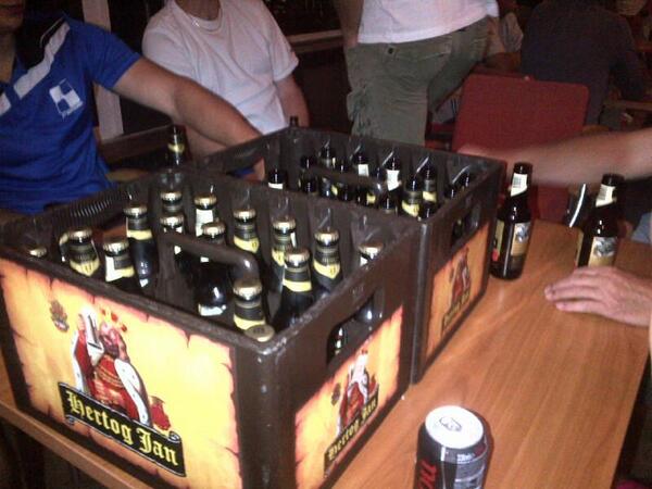 KevinOudenaarde's tweet photo. RT @ruuddewild: Proost omdat het morgen woensdag hakkûhdag is » prooost ruud! Morgen wel ff lekker stamp nmmr! http://t.co/jAH8S0gG4g