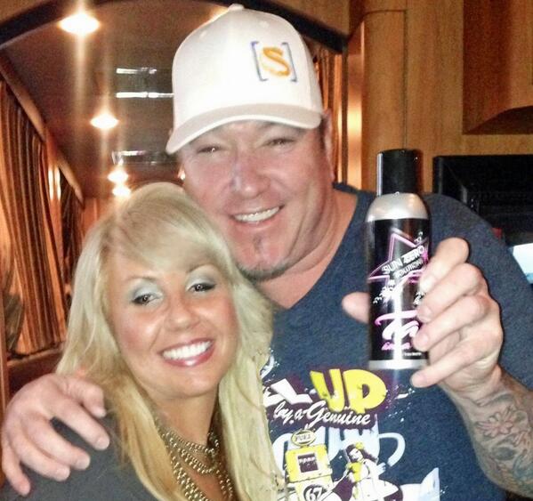 SunZeroSolution's tweet image. The official tan for @Steveharwell1.  He knows how to tan like a ROCKSTAR!