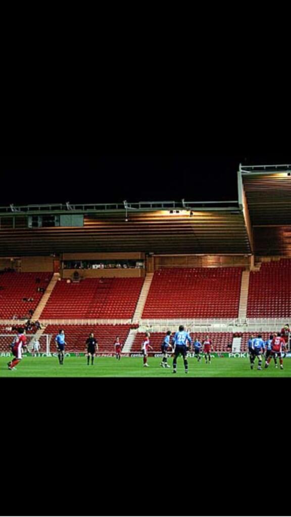 PositiveLufcFan's tweet photo. @Rossmccormack44 Look what you're missing out on, heard they got a great atmosphere #Packed http://t.co/DqJnj8D6wY
