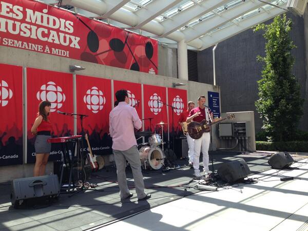 Was tons of fun!! RT <a href="/CBCVancouver/">CBC Vancouver</a>: "Leading the love rock revolution" <a href="/CBCFoxman/">Shane Foxman CBC</a> w/ <a href="/scttrhrt/">scttrhrt</a> #musicalnooners