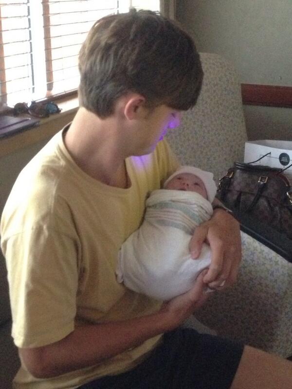jaredelrod1's tweet photo. Welcome to the world Emory! #ProudUncle http://t.co/CWGzY9cR5g