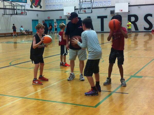 BasketballBC's tweet image. Coach Mike McNeil instructs on shooting technique #makingtheshot #ydc