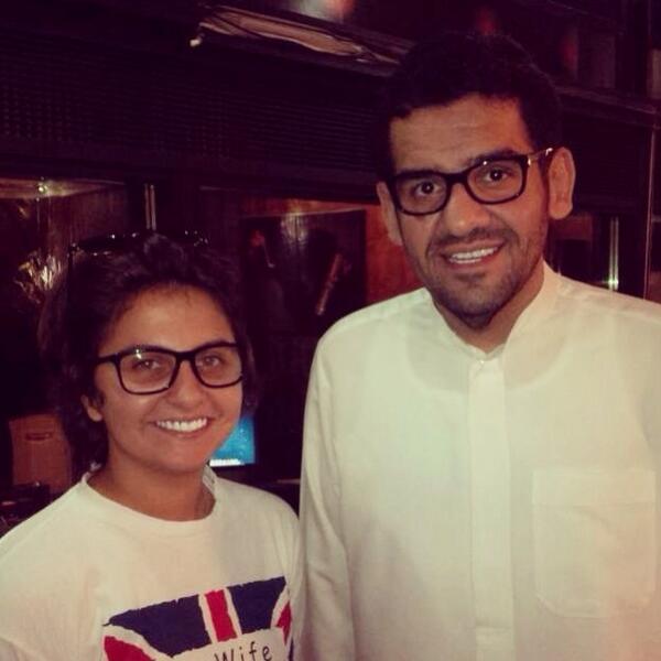 Shamma_Hamdan's tweet photo. حاليا في استيديوهات الفنان حسين الجسمي - فنون الامارات http://t.co/D5UCNgLncH