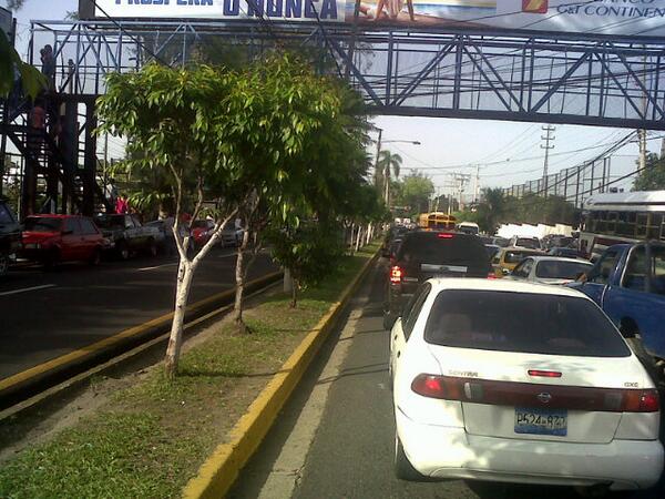 jcsalinas77's tweet photo. Trafico pesado en cifco tomar vias alternas  @alertux @ddovia http://t.co/DZZtq8ob5t