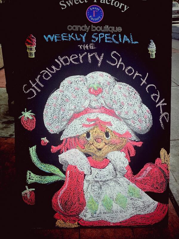 Time for a sweet treat? Come try this week's special, #StrawberryShortcake!
#YYC #IceCream #SweetFactory #17thAve