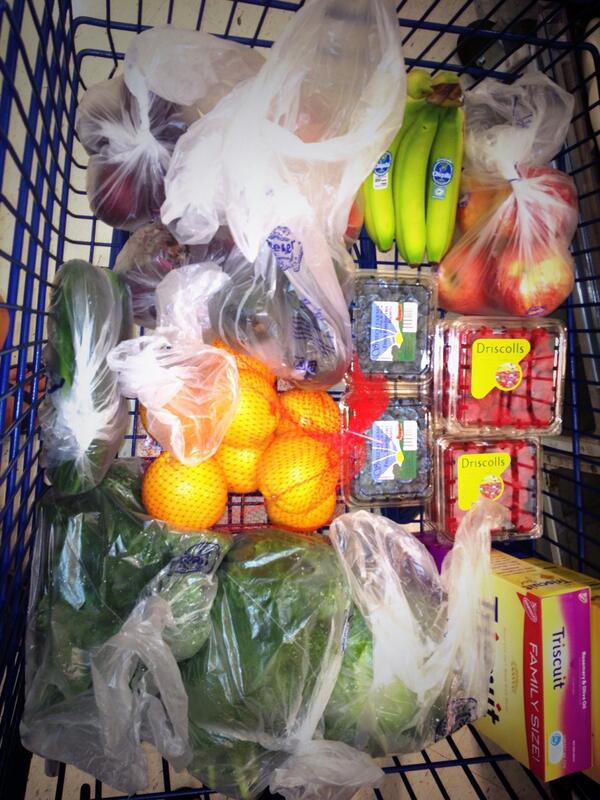 CharlesBZook's tweet image. Hittin up the produce aisle. #cleaneating #forthemostpart