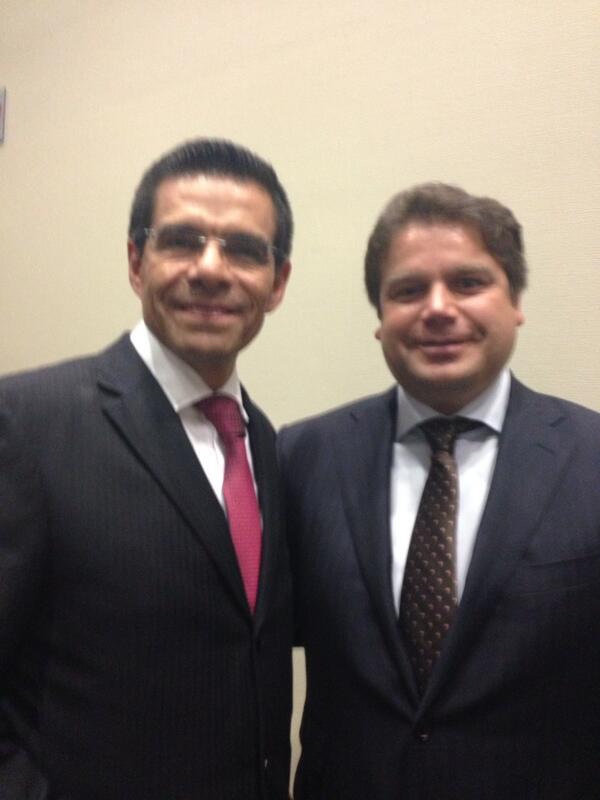 RobertoCruz_C's tweet photo. Featejando el cumple de mi amigo Enrique Jacob ... Trabajando en la semana del emprendedor http://t.co/xjKPrUvViP