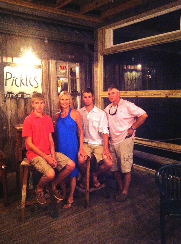 AustinMardis13's tweet photo. Last night in PCB http://t.co/NjtjegEqtC