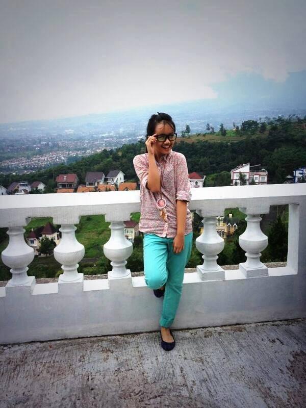 bungaar_rasyid's tweet photo. @Celine_SwittinS celine ini siapa? cantik bgt :) http://t.co/e9G0MEUxvY