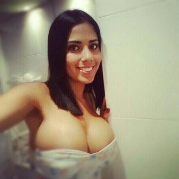 jar8z's tweet photo. @yessica_moreno que hermosa estas http://t.co/OoGwqd90cF