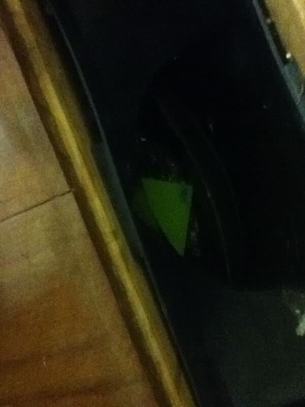 Jerome_w's tweet photo. Oh no. my myki fell down the heater http://t.co/t5N1LvBrmE