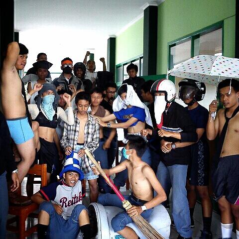 Kangen kaya gini lagi tapi, buat ketemua bareng aja masih susah ._.