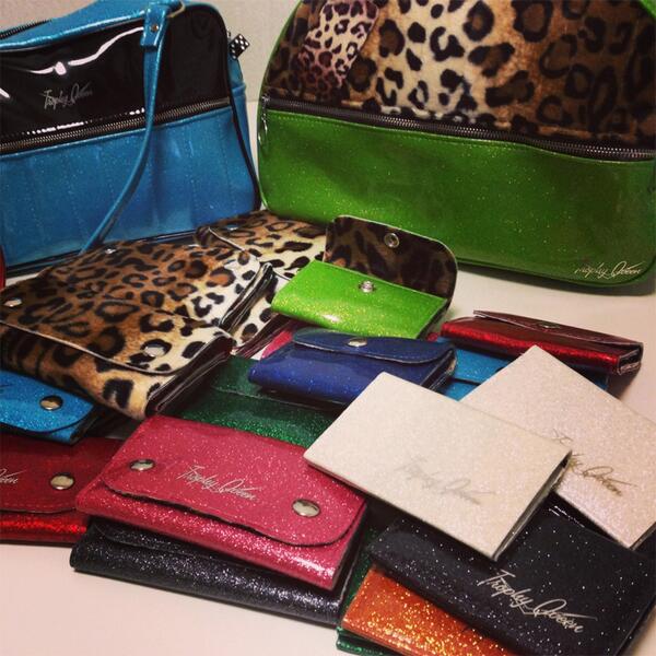 sharuruspace's tweet image. Trophy Queen カリフォルニア発、自動車のシートに用いるオートアップホルスタリーを使用した新たなるカスタムカルチャー。ハンドバッグやウォレットなどを中心に高い人気を得ている。sharuruspace.com/brandlist/trop…