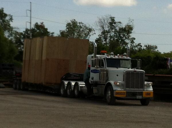 Anchor36's tweet photo. Crated machinery anyone? #heavyhaul #trucking #itsreallyanelephant http://t.co/iilrqXl2PR