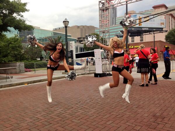 MargaretMU's tweet photo. Jumping in for our hard working @ATLCheerleaders last night. #RiseUp @nikkydwilliams #FalconsCheer #alumni #asae13 http://t.co/Iy2BnmvUzP