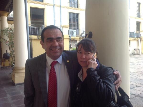 OviedoFidel's tweet photo. @DiputadosPy Elio Cabral ratifica que colorados aprobaran crédito p/ modernización de transporte @nanduti http://t.co/ryykHVr6qw