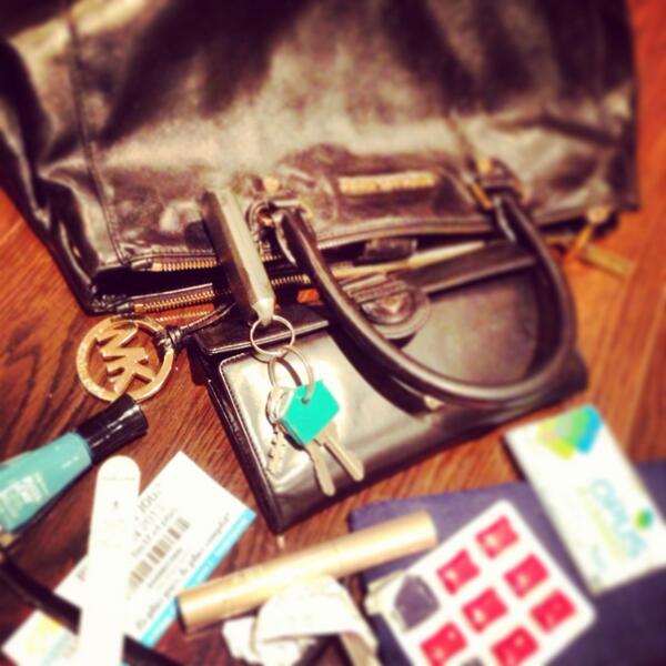 pascalelol's tweet photo. #31photos jour 7- dans mon sac... il y a le désordre :-) http://t.co/TApWrKZ9bG