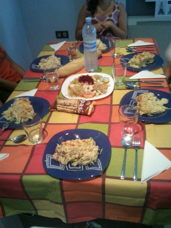anituxis's tweet photo. @CristiYeste @93Yeste @CristiReche de comida con mi @silvia17mc y mi cuñi!!! :) http://t.co/flDrxcxrzG