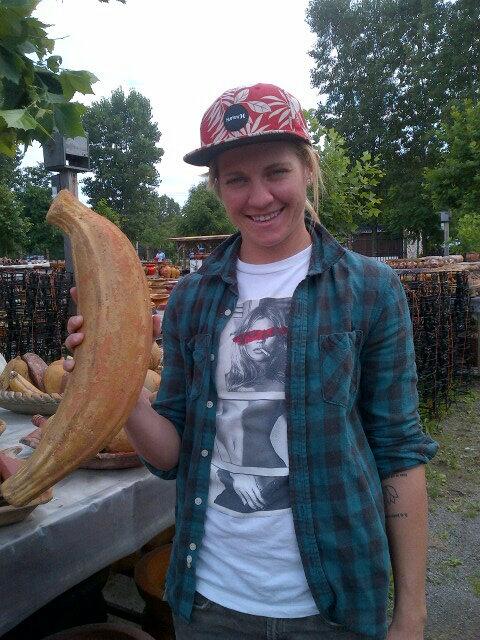 SandraRoh's tweet image. she's a beauty. @singRB22 #bananaenvy #redbackpack