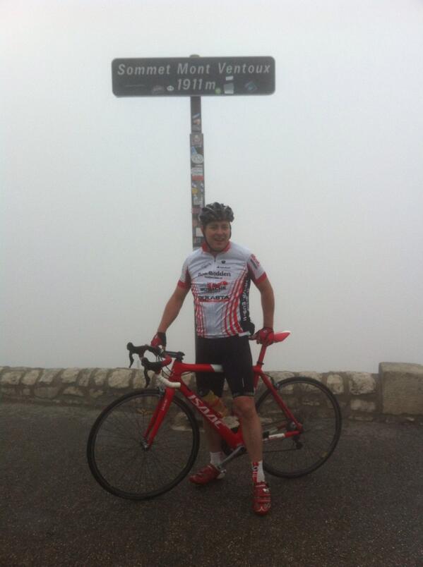a249's tweet image. Vandaag de mon Ventoux 3x op geweest. Ik met de auto.  @hetista op de fiets. #respect