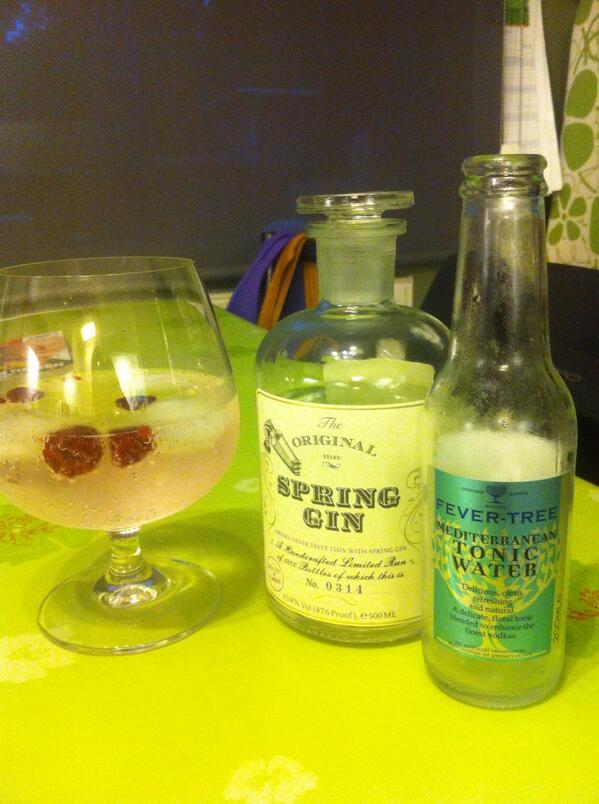 rwyves's tweet image. Uitmuntend lekkere #SpringGin met framboosjes! #goedleven