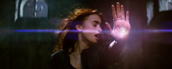 Nosso_mundoO's tweet photo. Clary- http://t.co/0kRHD9Tbor