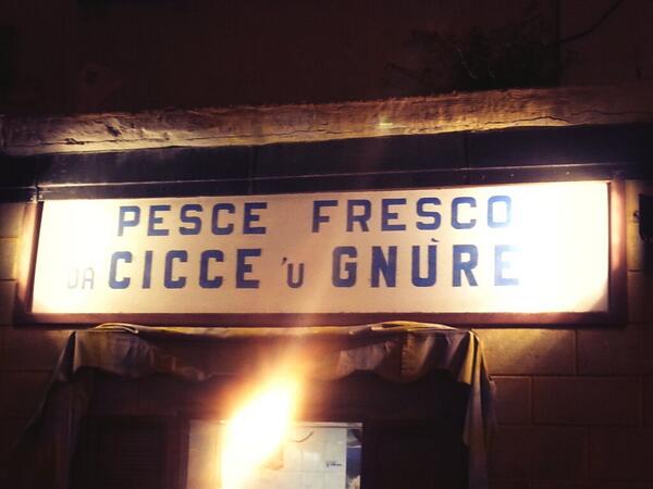 NadiaToffa's tweet photo. Taranto Vecchia fantastica! Raffo e fritturina fanno la felicità :-):-) http://t.co/6qFNCMaT1J