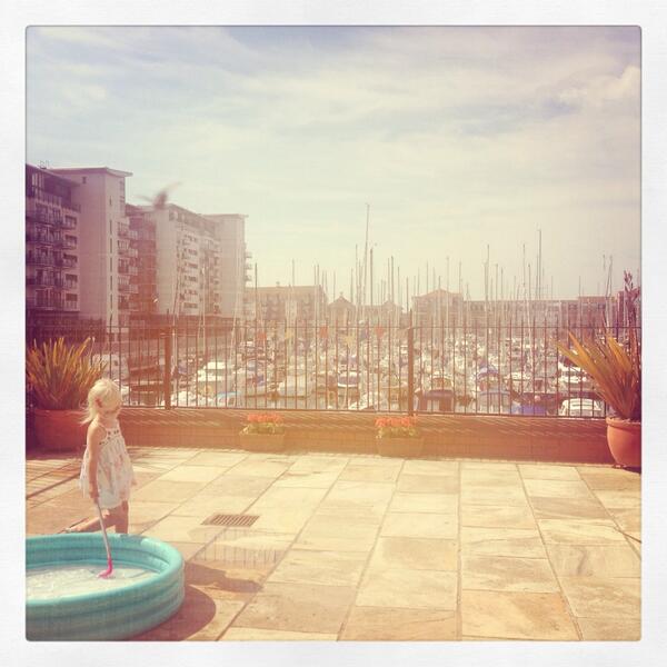 vicbelle1's tweet photo. Chilling in the sun! ☀ http://t.co/Cie6UC1xT6