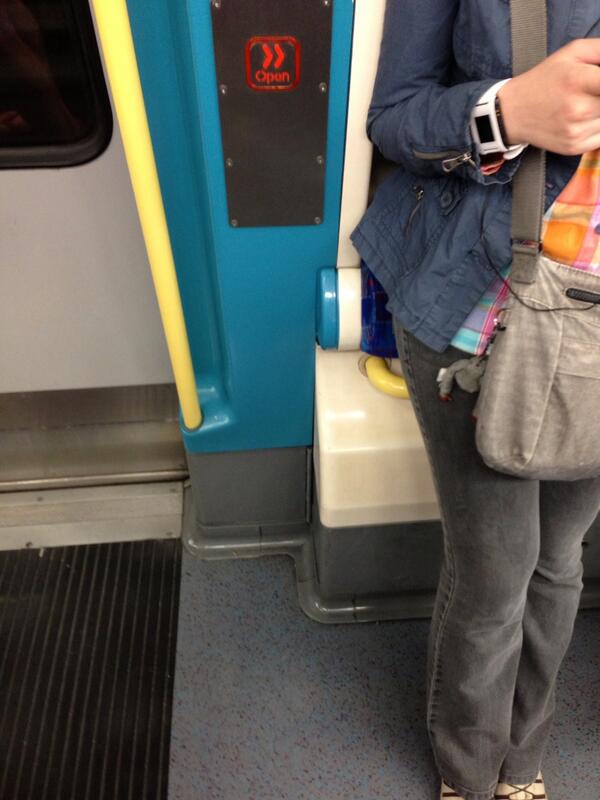 fatboyfat_uk's tweet image. Just saw my first @Pebble in the wild (other than mine and a friend&apos;s) on the @jubileeline! #techcapital