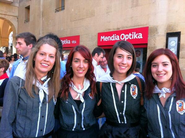 idoiaplin's tweet photo. Mila esker une eta egun zoragarri hauengatik! :) @madd_91 @aniadiaz24 @Ania_tiriri_91 #GasteizkoJaiak13 #Basatiak http://t.co/pluVLwPNBR