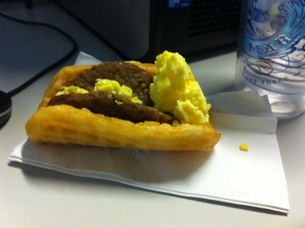 MattBarbourTV's tweet image. EWWWWWWWW!! RT @DanOKennedy: Here goes nothing: #TacoWaffle. Before you judge, it was a gift.