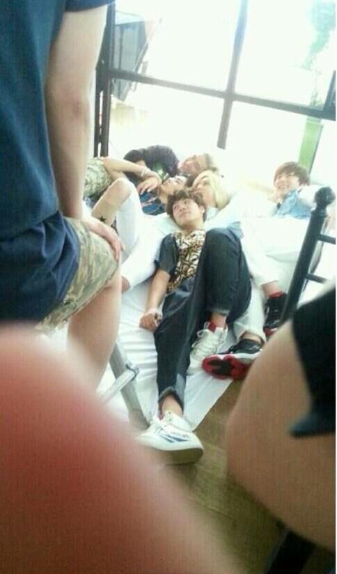 BRJooViCQAE3AMx.jpg:large