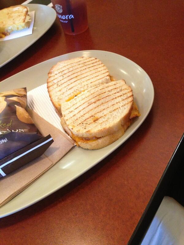 Alfaro_Kevin's tweet image. I payed ten bucks for this little ass sand witch #fuckpanera