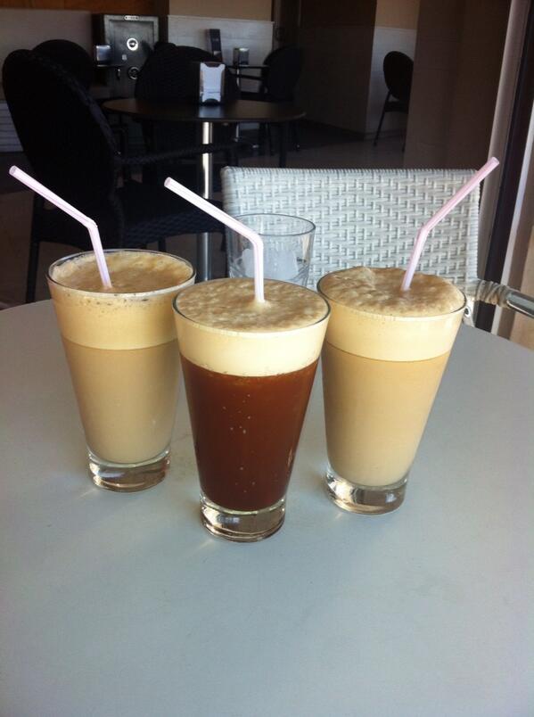 elenacondeca's tweet photo. Tomarse un cafelito así da gusto 😊☕ @Almudenaconde @fercc1995 @CarmenMonedero http://t.co/g5DjkXBFmN