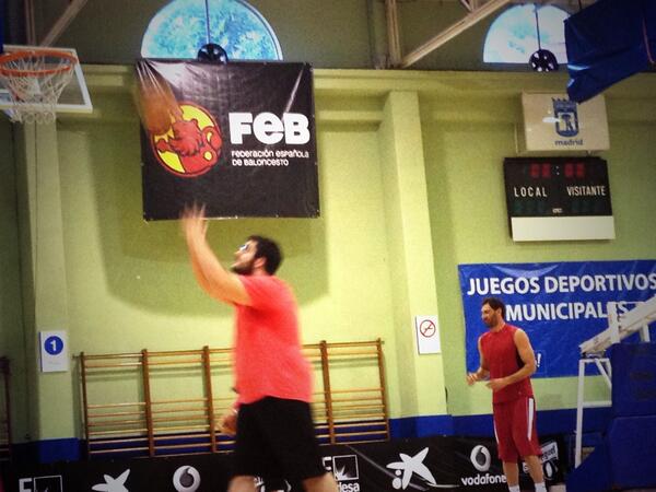 Alexmumbru15's tweet photo. Increíble!!! @jgarbajosa15 entrena más ahora que antes !!!!!! Jejeje!! http://t.co/3ToHZa1VcG
