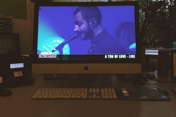 Lots of work for the @streetgigs servers! <a href="/editorsofficial/">EDITORS</a> live!