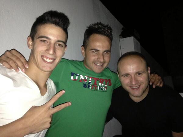 SergioRomero_Dj's tweet photo. Ya estamos @VictorMonteroVM @AlbertFdezDj y un Servidor en @bar_terraza_top Vamossss Q tenemos #LIADAAAA #DaleMambo http://t.co/rSq3aLObeU