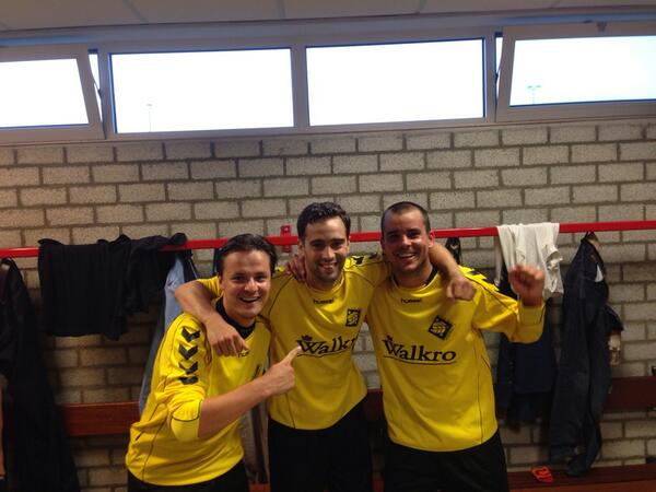 bartvanderkroon's tweet photo. Na een aantal jaren afwezigheid weer samen met @basjoosten10, onze topscorer, voetballen 😉 http://t.co/aRm8ONCK6W