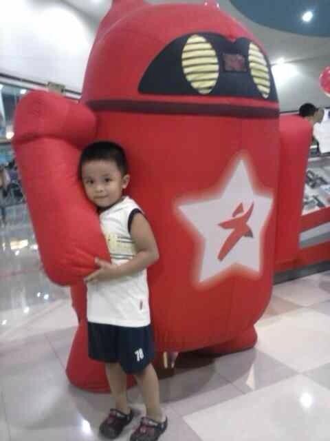 JudeAbarquez's tweet image. baby tam with kirobo. just kidding! #redrobot