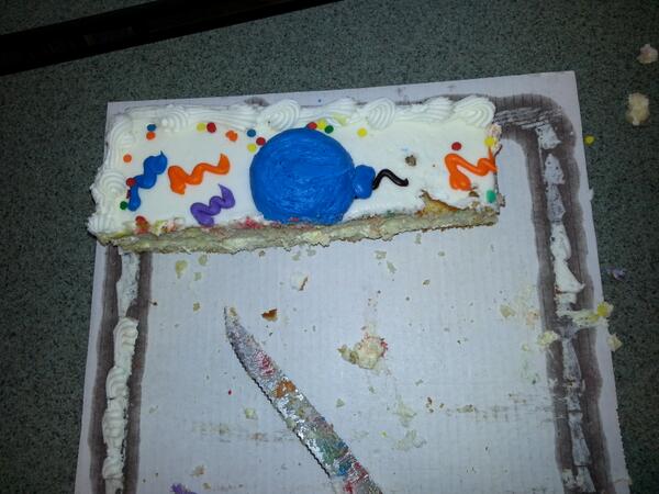 jasonhbuck's tweet image. “@mattytobin: Neuf we need u ASAP.  Cake emergency @jpneuf #CakeEmergency http://t.co/Tr68TzCZJ0” #HURRY