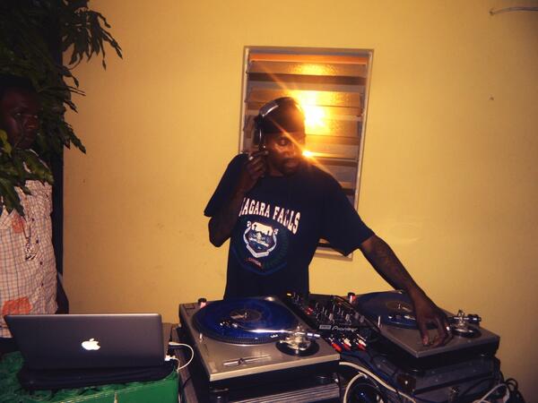 DamionBanton's tweet photo. Dj tab on the ones n three http://t.co/AOMIUktueB