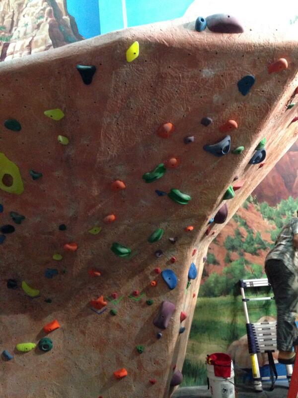 FearOfFalling_'s tweet image. Words cannot describe my excitement #Climbing #Boulderwall #Supervisor #MustEnterCompetition