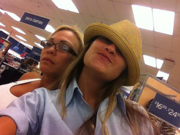 biveer's tweet image. Mi mamá. 😂 #SiPapi