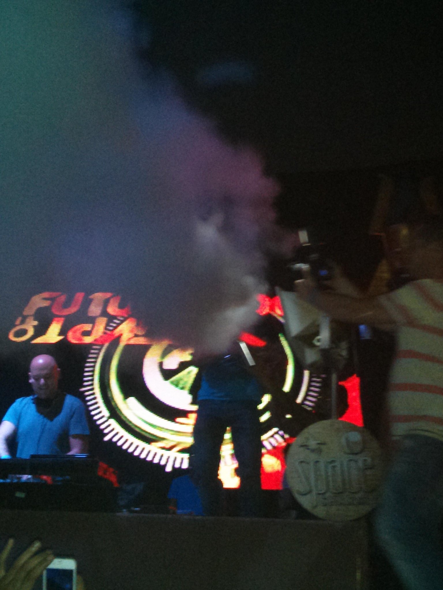 BRLvy6zCEAApw_3.jpg:large