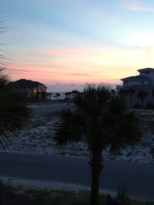 DewayneBiddy's tweet image. @BetaThetaPi Pink &amp;amp; blue sky on Gulf coast! Celebrating #174 with my Beta brother of 30 years.  #fall83