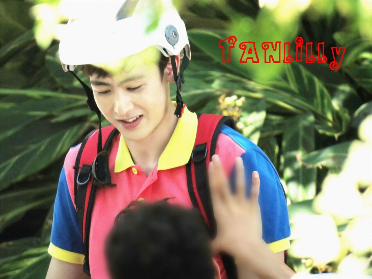 BRNTqrgCMAAoDPq.jpg:large