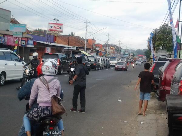 Maross ->> cemunguuuut biar rapiiiih parkirnya