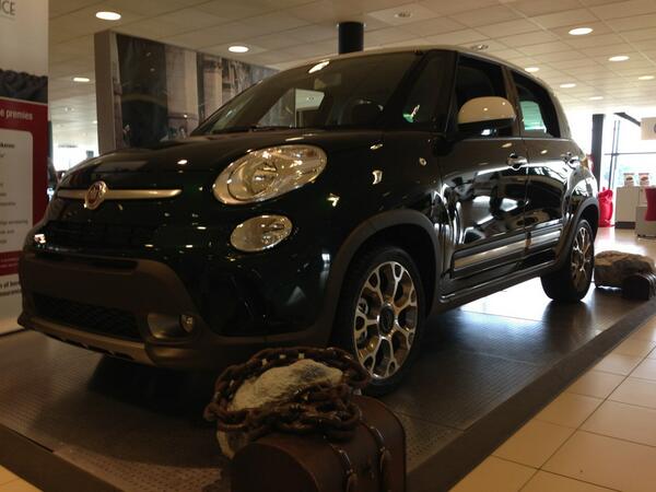 Vandaag presenteren wij u de nieuwe Fiat 500L Trekking. Deze veelzijdige MPV is nu te bezichtigen in onze showroom.