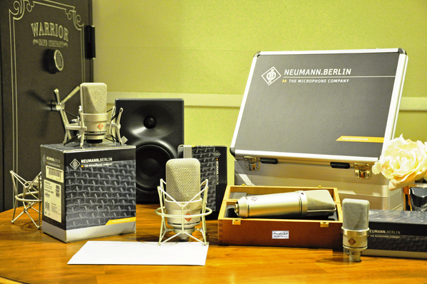 markjensen's tweet photo. NewMediaGear Foto Friday. From the archives…     #microphones http://t.co/MtvlyODQ4q